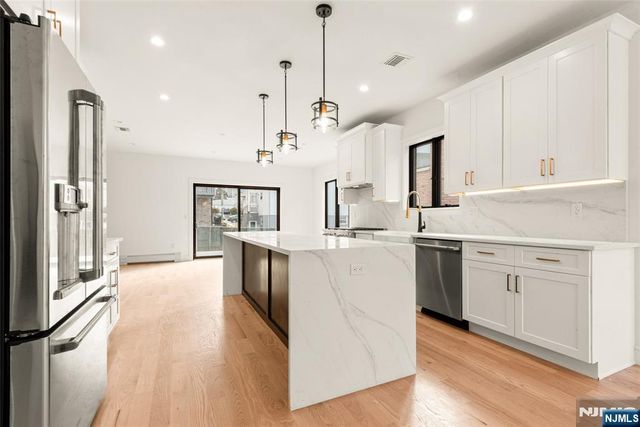 230 8th Street, Palisades Park, NJ 07650