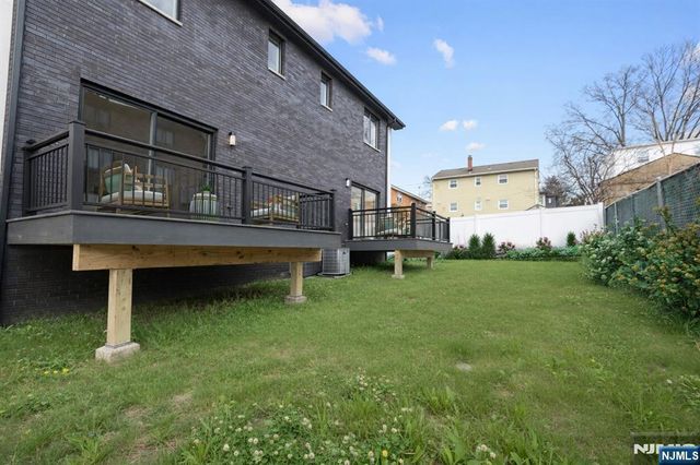 230 8th Street, Palisades Park, NJ 07650