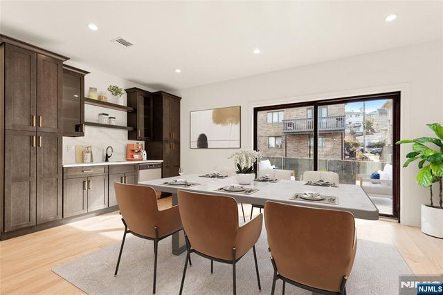 230 8th Street, Palisades Park, NJ 07650