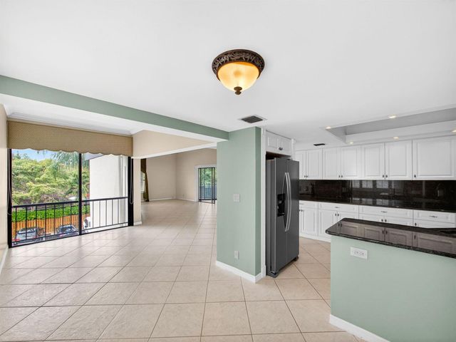 1660 Twelve Oaks Way 303, North Palm Beach, FL 33408