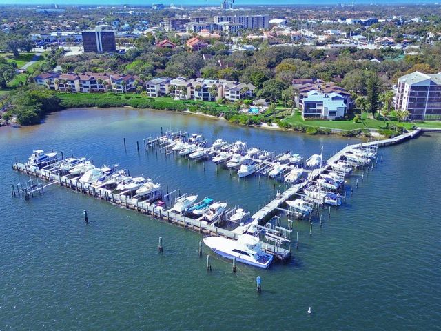 1660 Twelve Oaks Way 303, North Palm Beach, FL 33408