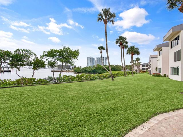 1660 Twelve Oaks Way 303, North Palm Beach, FL 33408