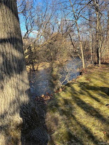 1946 White Birch Court, Rochester, MI 48309