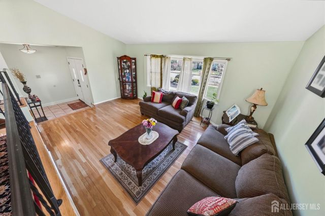 12 Boxwood Road, Piscataway, NJ 08854