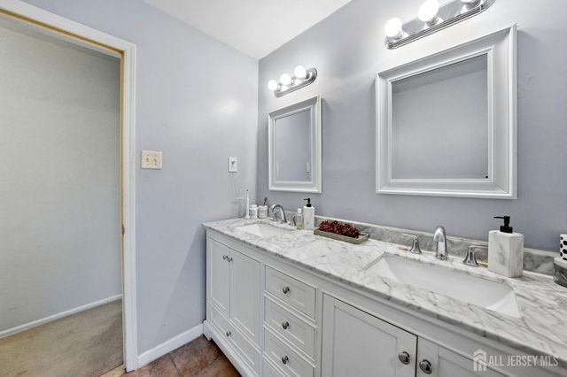 12 Boxwood Road, Piscataway, NJ 08854