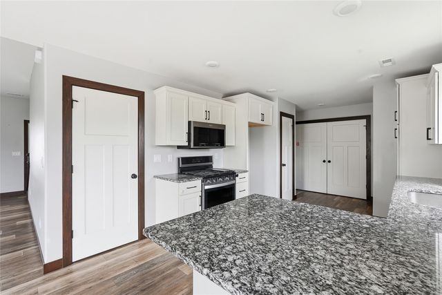 903 Carl Court, Solon, IA 52333