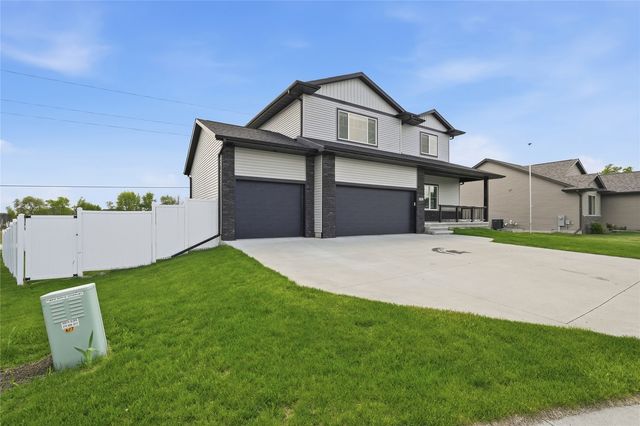 903 Carl Court, Solon, IA 52333