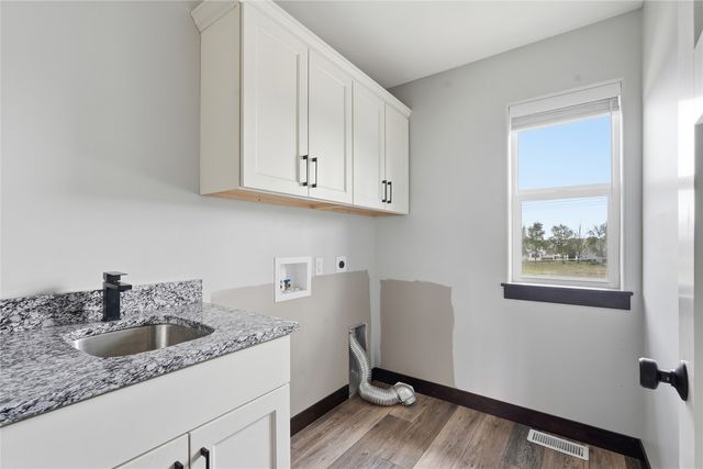 903 Carl Court, Solon, IA 52333