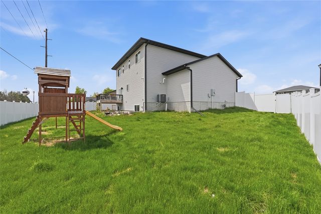 903 Carl Court, Solon, IA 52333