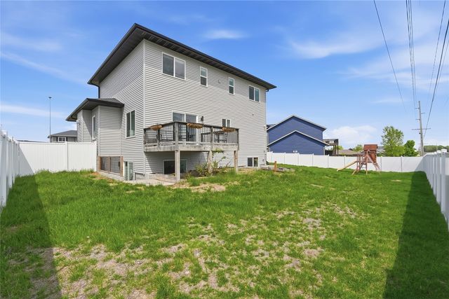 903 Carl Court, Solon, IA 52333