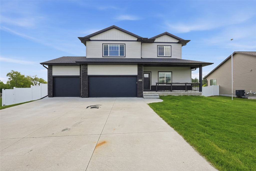 903 Carl Court, Solon, IA 52333