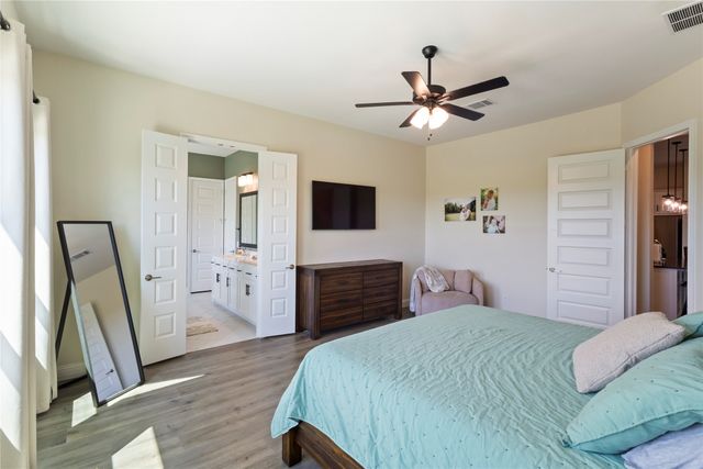 1073 Fleetwood Drive, Justin, TX 76247