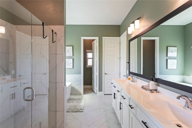 1073 Fleetwood Drive, Justin, TX 76247