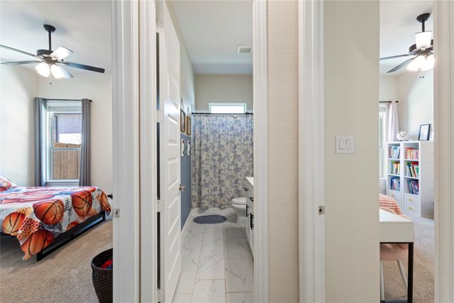 1073 Fleetwood Drive, Justin, TX 76247