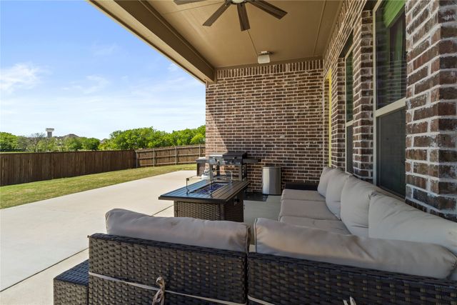 1073 Fleetwood Drive, Justin, TX 76247