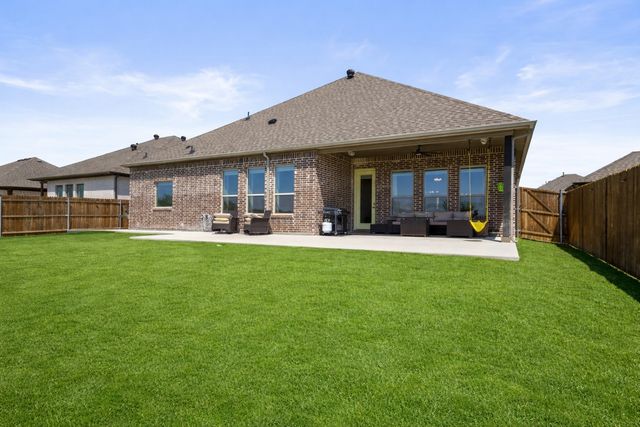 1073 Fleetwood Drive, Justin, TX 76247
