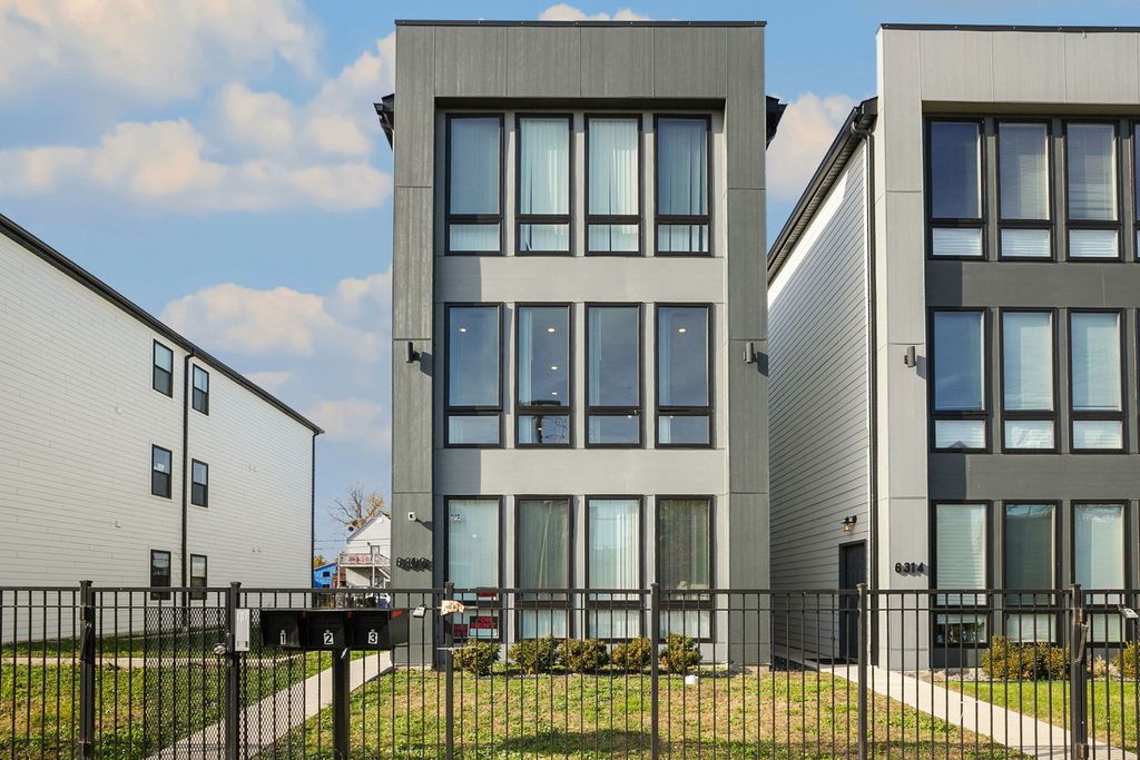 6316 S Evans Avenue, Chicago, IL 60637