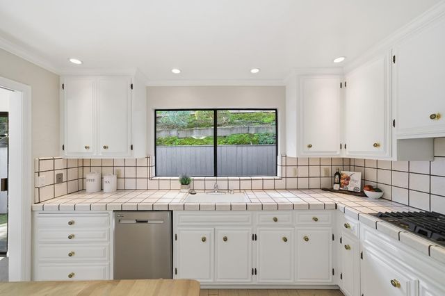 3181 Brittan Avenue, San Carlos, CA 94070