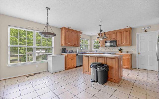 22 Welcome WAY, Hampton, VA 23666