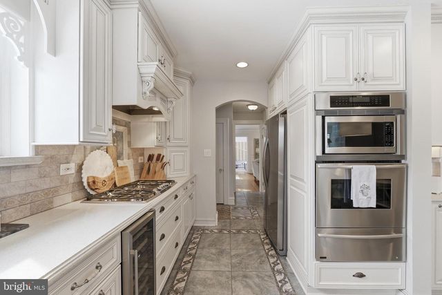 104 TREATY ELM LN, Haddonfield, NJ 08033