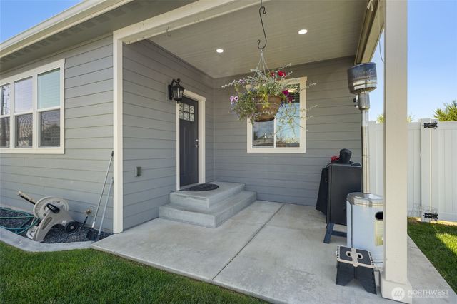 219 S Sybel Lane, Moses Lake, WA 98837