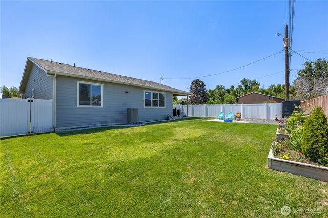 219 S Sybel Lane, Moses Lake, WA 98837