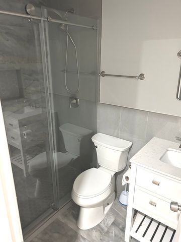 1138 Inverrary Lane, Deerfield, IL 60015