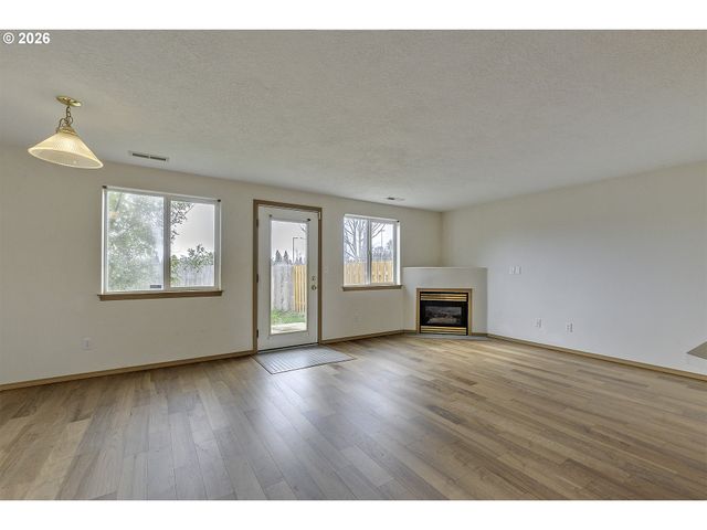 190 Ne SKYLAR St, Hillsboro, OR 97124