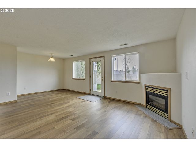 190 Ne SKYLAR St, Hillsboro, OR 97124