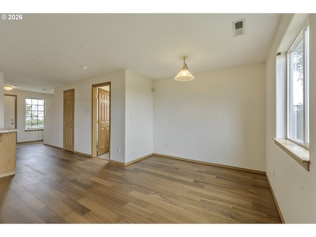 190 Ne SKYLAR St, Hillsboro, OR 97124