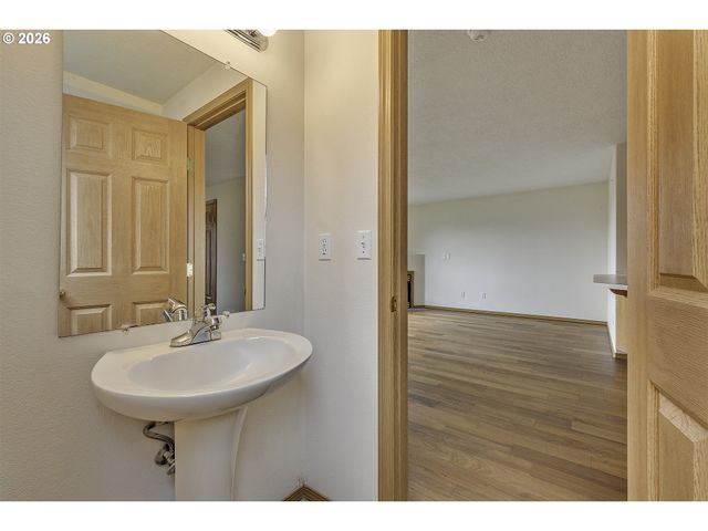 190 Ne SKYLAR St, Hillsboro, OR 97124