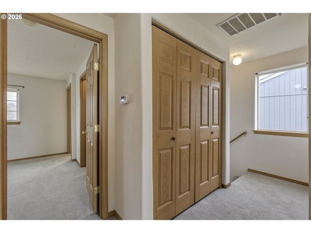 190 Ne SKYLAR St, Hillsboro, OR 97124