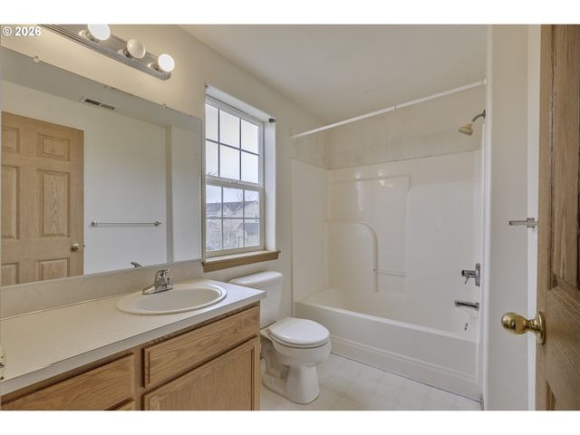 190 Ne SKYLAR St, Hillsboro, OR 97124