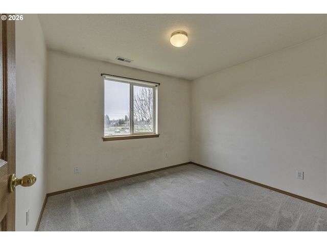 190 Ne SKYLAR St, Hillsboro, OR 97124