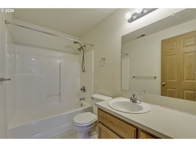 190 Ne SKYLAR St, Hillsboro, OR 97124