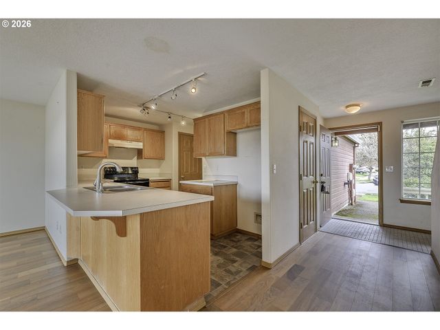 190 Ne SKYLAR St, Hillsboro, OR 97124