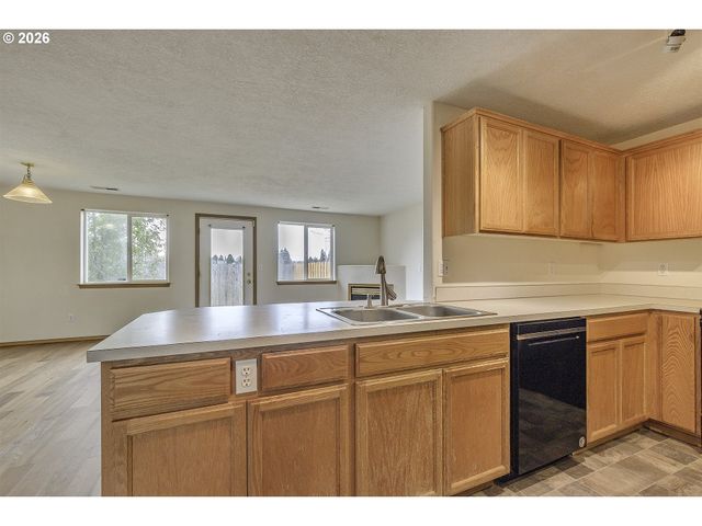 190 Ne SKYLAR St, Hillsboro, OR 97124