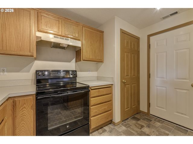 190 Ne SKYLAR St, Hillsboro, OR 97124