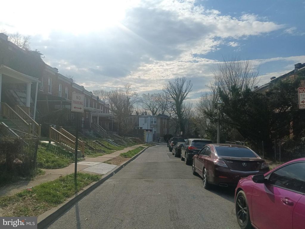 Image 5 of property listing at 3010 RAYNER AVE, Baltimore, MD 21216