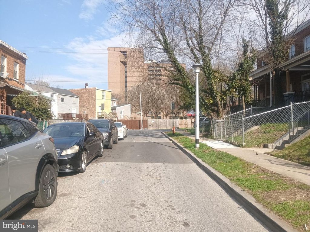 Image 6 of property listing at 3010 RAYNER AVE, Baltimore, MD 21216