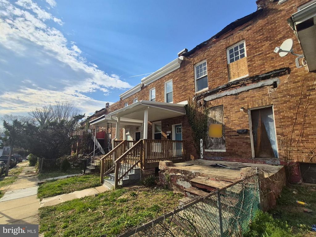 Image 3 of property listing at 3010 RAYNER AVE, Baltimore, MD 21216