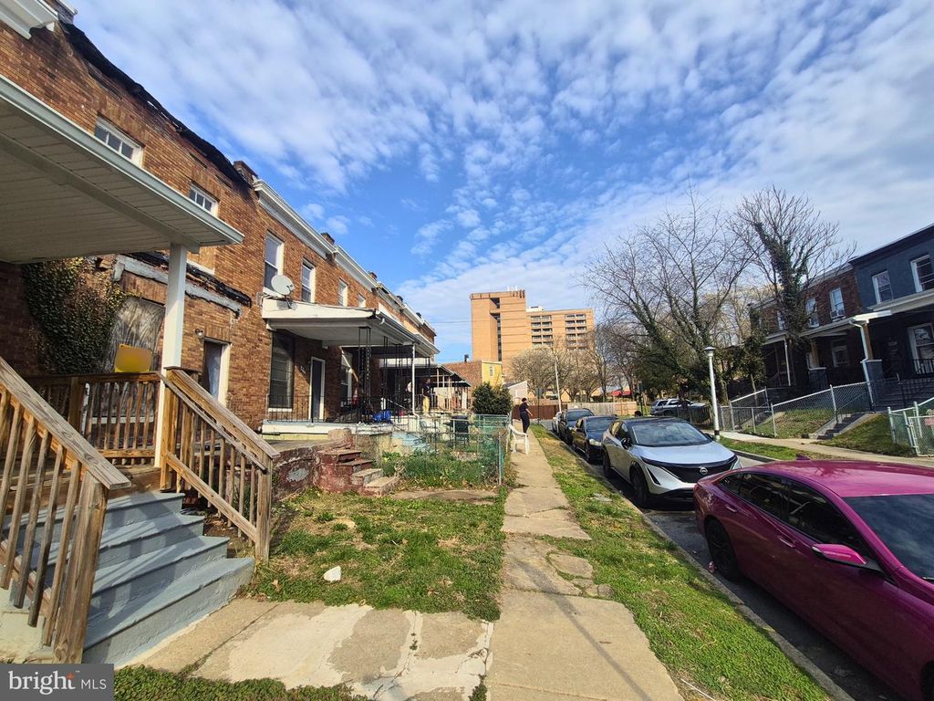 Image 4 of property listing at 3010 RAYNER AVE, Baltimore, MD 21216