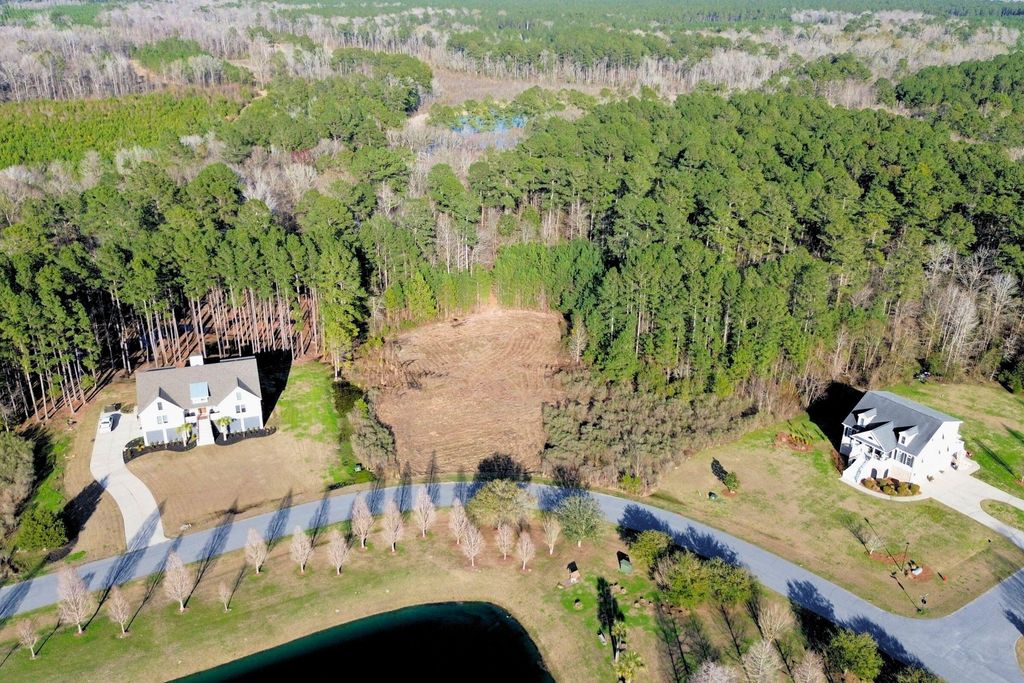 Image 3 of property listing at 1321 Wood Sorrel Drive, Moncks Corner, SC 29461