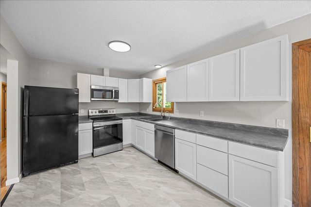 107 221st Avenue NW, Oak Grove, MN 55011