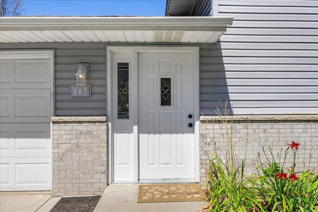 107 221st Avenue NW, Oak Grove, MN 55011