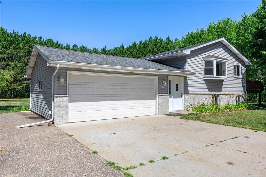 107 221st Avenue NW, Oak Grove, MN 55011