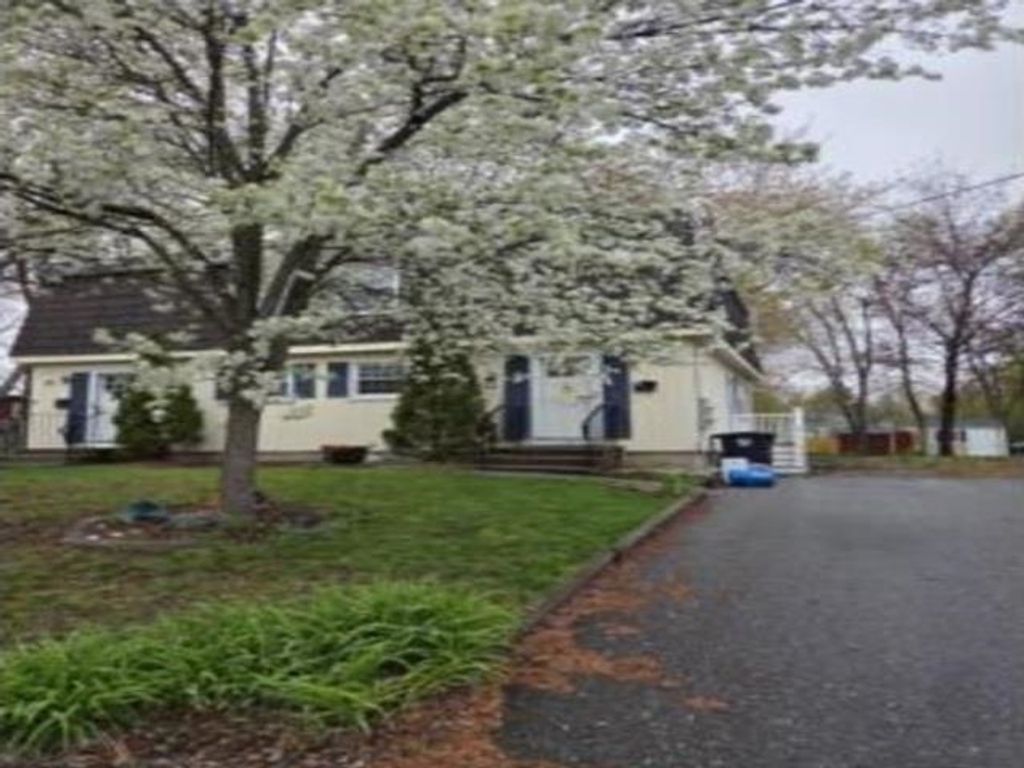 22 Kern Drive, Nashua, NH 03060