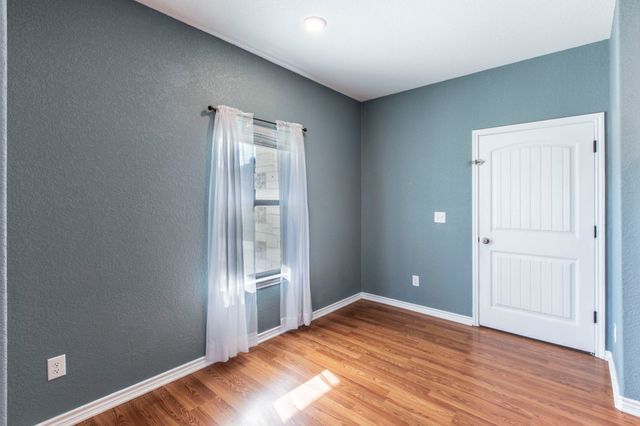 102 Ave B, Moody, TX 76557