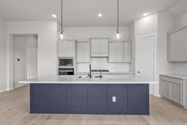 544 Paramus Park, Cibolo, TX 78108