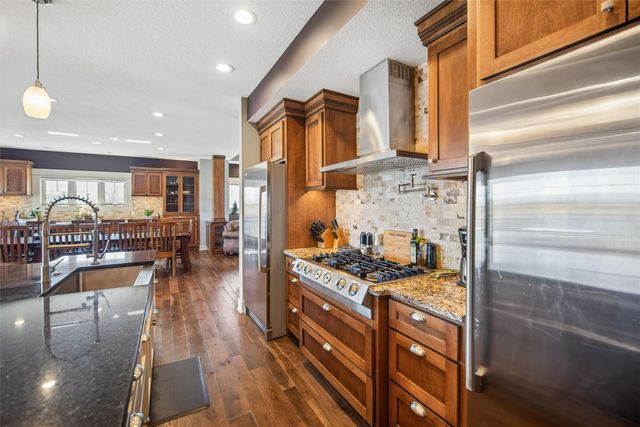 110 Lake Shore Drive, Dallas Center, IA 50063